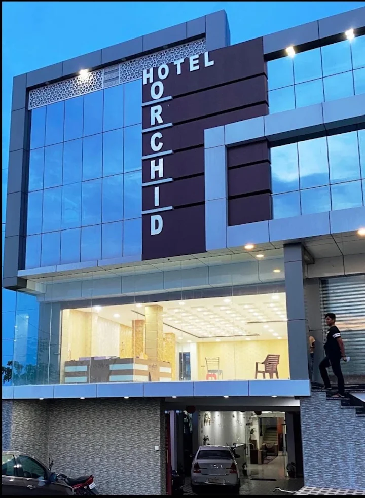 Another exterior view of Hotel Orchid